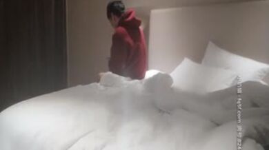 【91约妹达人】高颜值好身材，被大佬一顿输出干瘫在床，还害羞的要挡胸，高手不得不服_3